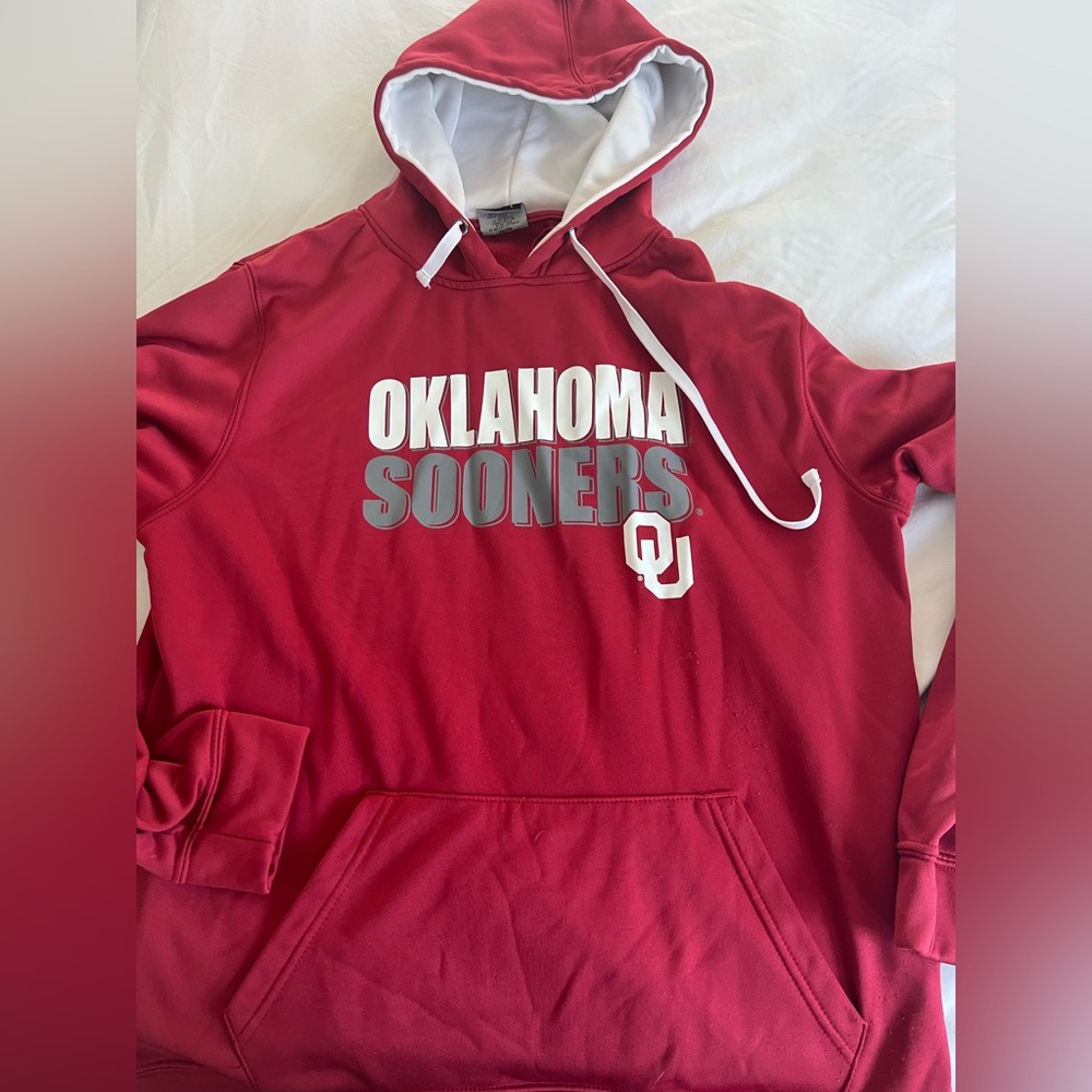 Stadium Brand Women’s XL OU Sweatshirt with hood
Okalahoma Sooners